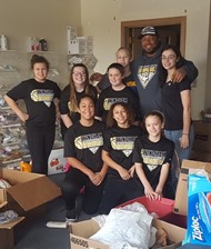 Grade 6 basketball donates their time to a homeless shelter in Warren.